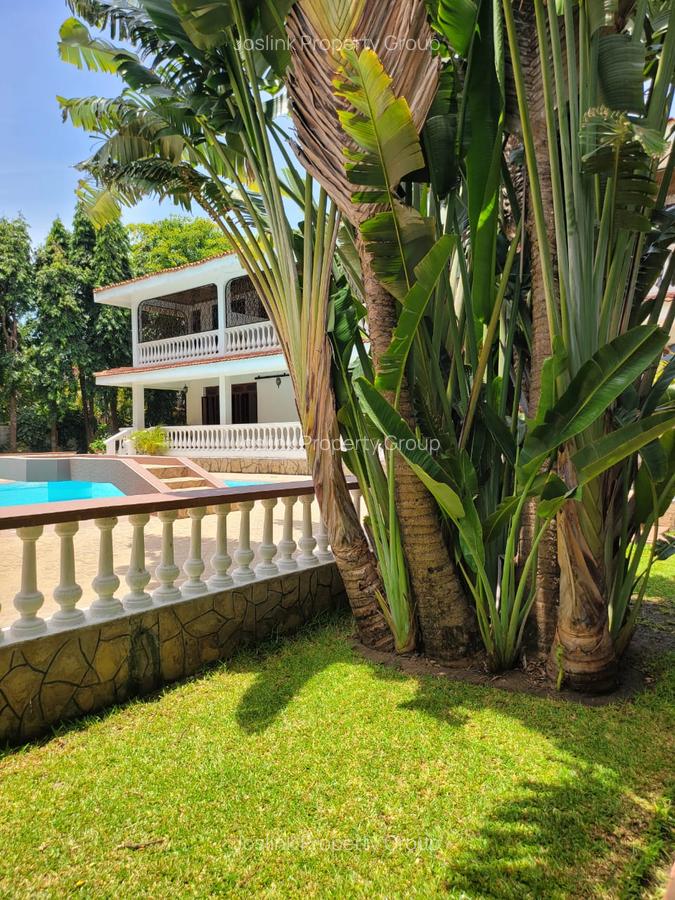 4 Bed Townhouse with En Suite at Greenwood Drive - 5