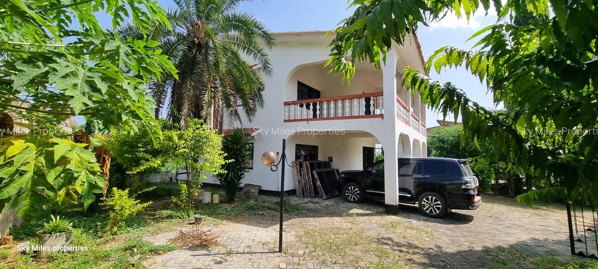 4 Bed House with En Suite at Portreitz - 7