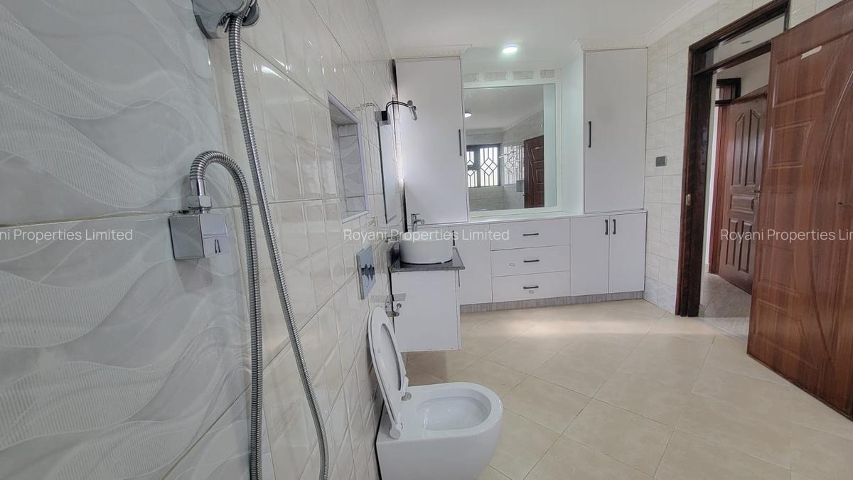 6 Bed House with En Suite in Membley - 10