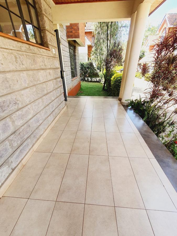 4 Bed Townhouse with En Suite at Lavington - 5