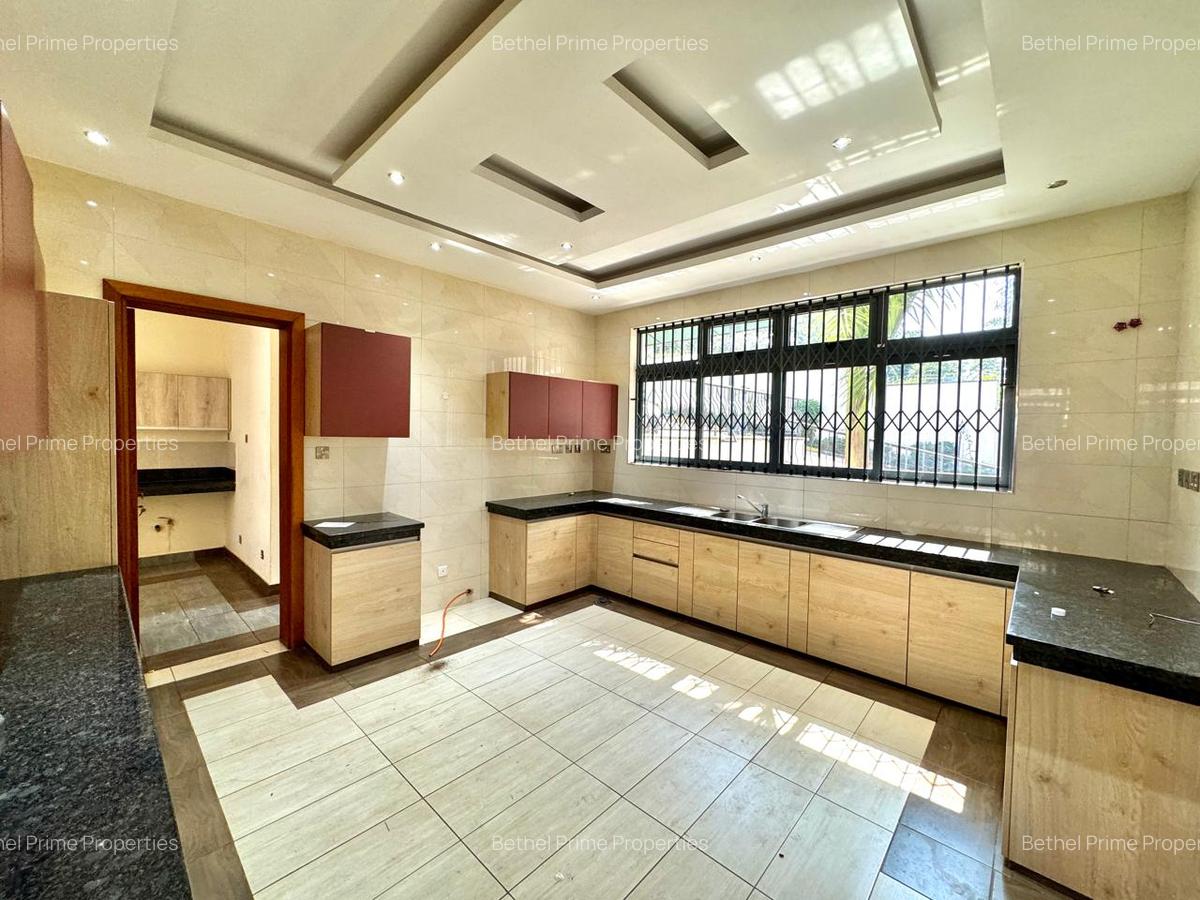 6 Bed Townhouse with En Suite in Nyari - 19