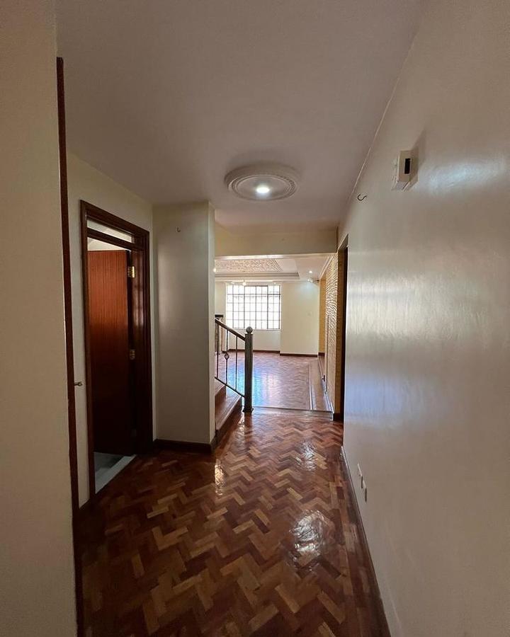 4 Bed Townhouse with En Suite in Lavington - 7