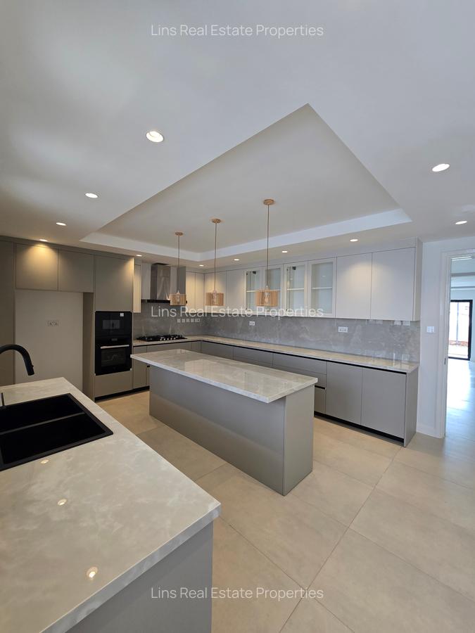 5 Bed Townhouse with En Suite in Kyuna - 17