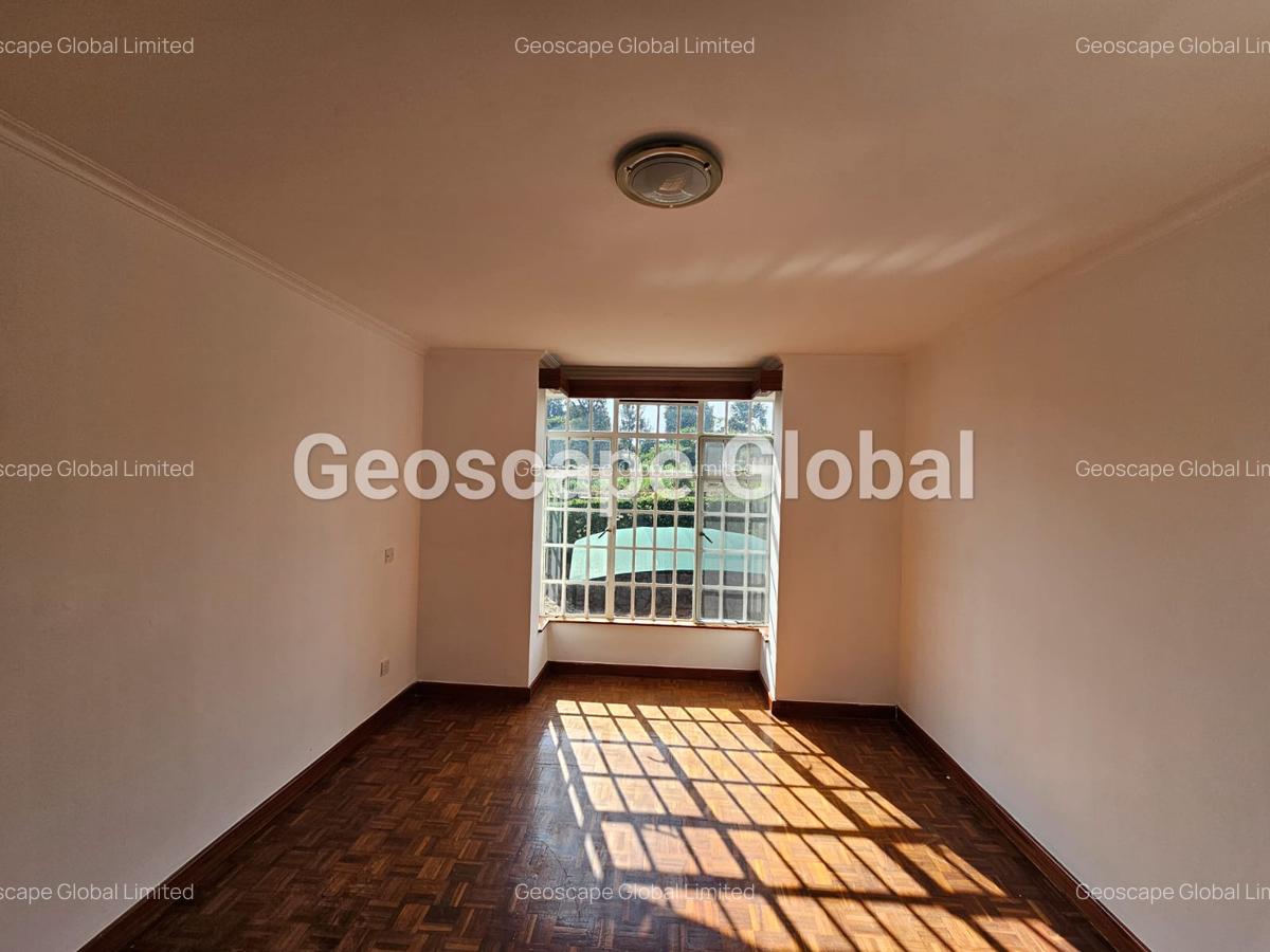 4 Bed Villa with En Suite in Nyari - 14