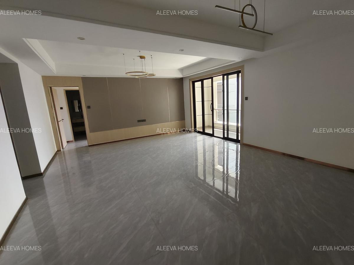 3 Bed Apartment with En Suite in Riverside - 2