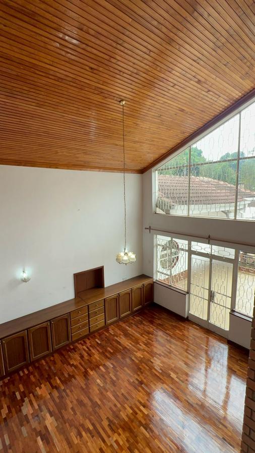 5 Bed House with En Suite in Runda - 7