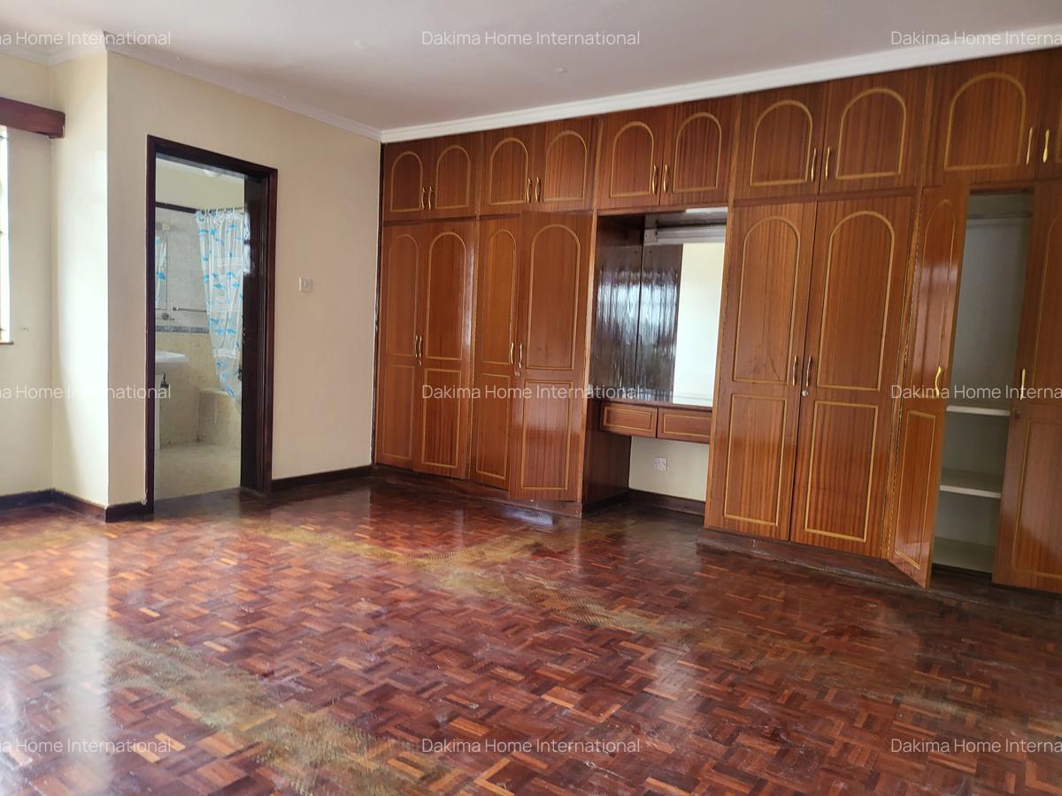 5 Bed Townhouse with En Suite in Spring Valley - 10