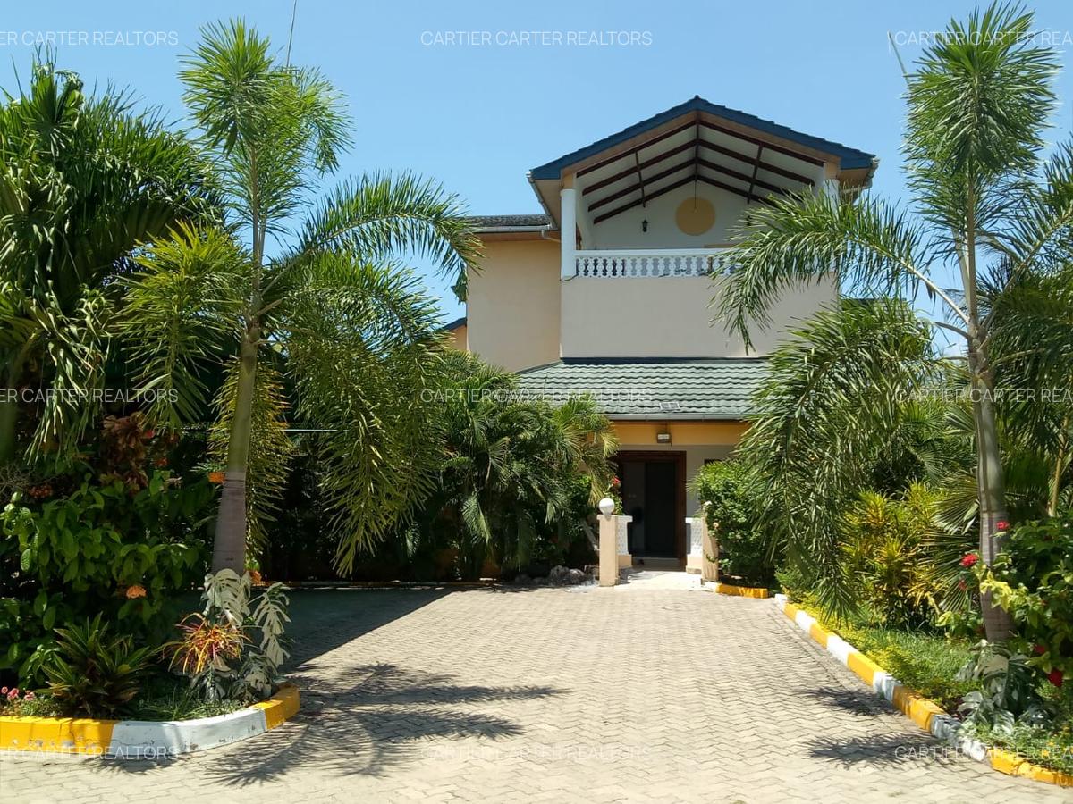 5 Bed Villa with En Suite at Diani Beach Road - 3