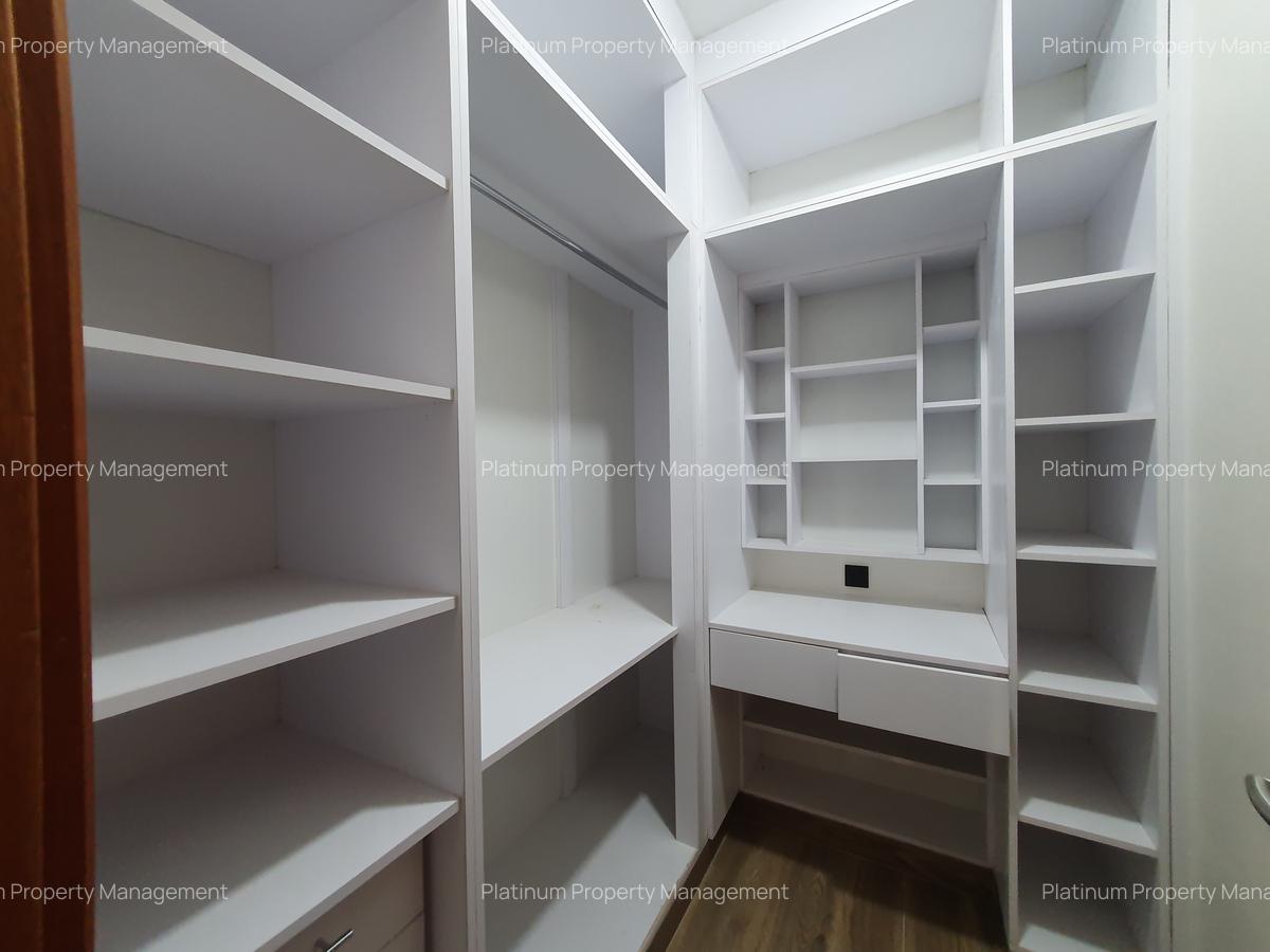 4 Bed Apartment with En Suite at 2Nd Parklands Avenue - 12