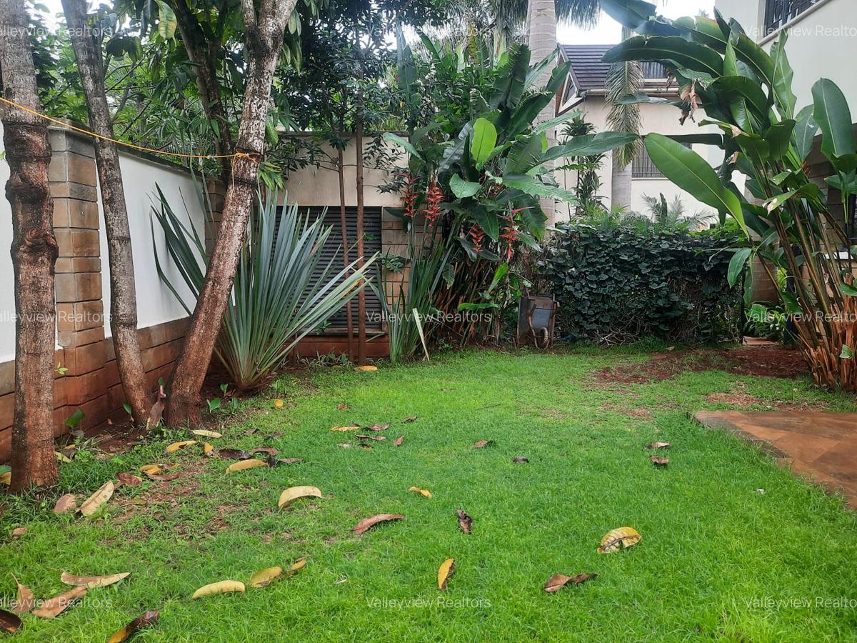 5 Bed Townhouse with En Suite at Lavington - 13