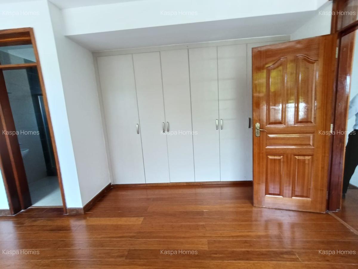 5 Bed House with En Suite in Lavington - 8