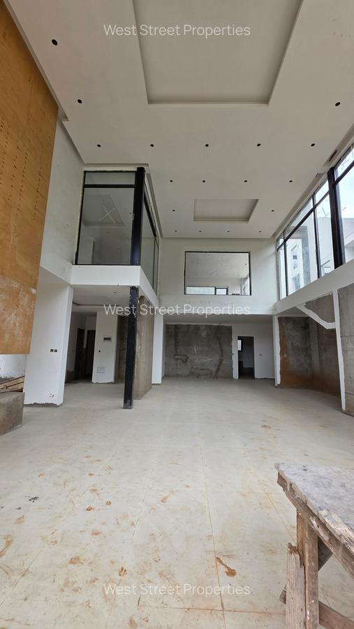 6 Bed Villa with En Suite at Lavington - 8