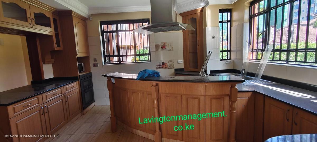 4 Bed House with En Suite at Lavington Green - 9