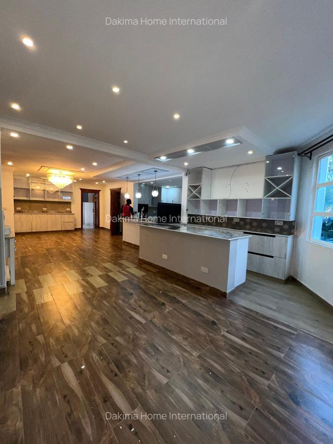 6 Bed House with En Suite in Runda - 4