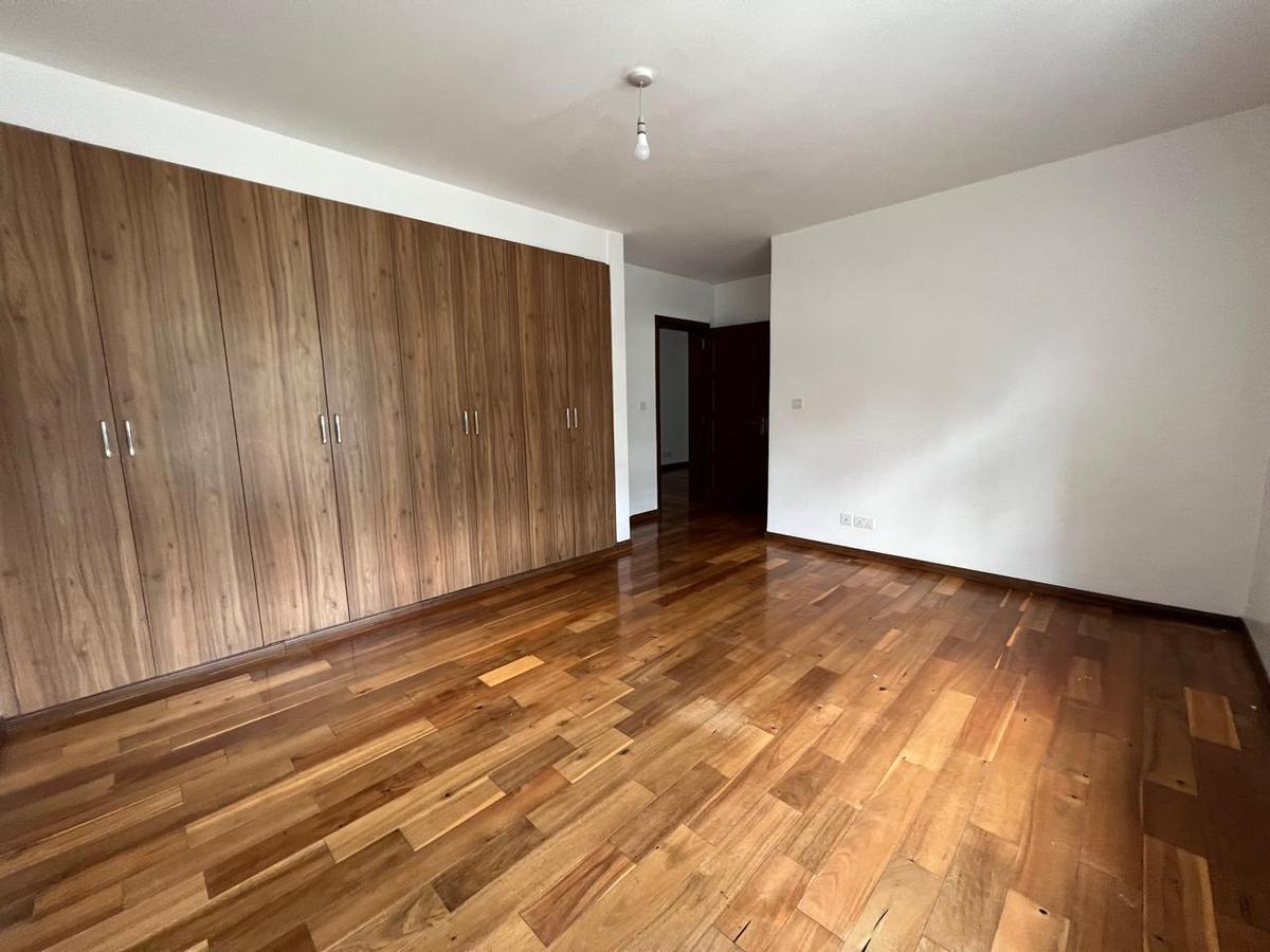 5 Bed Townhouse with En Suite in Lavington - 14