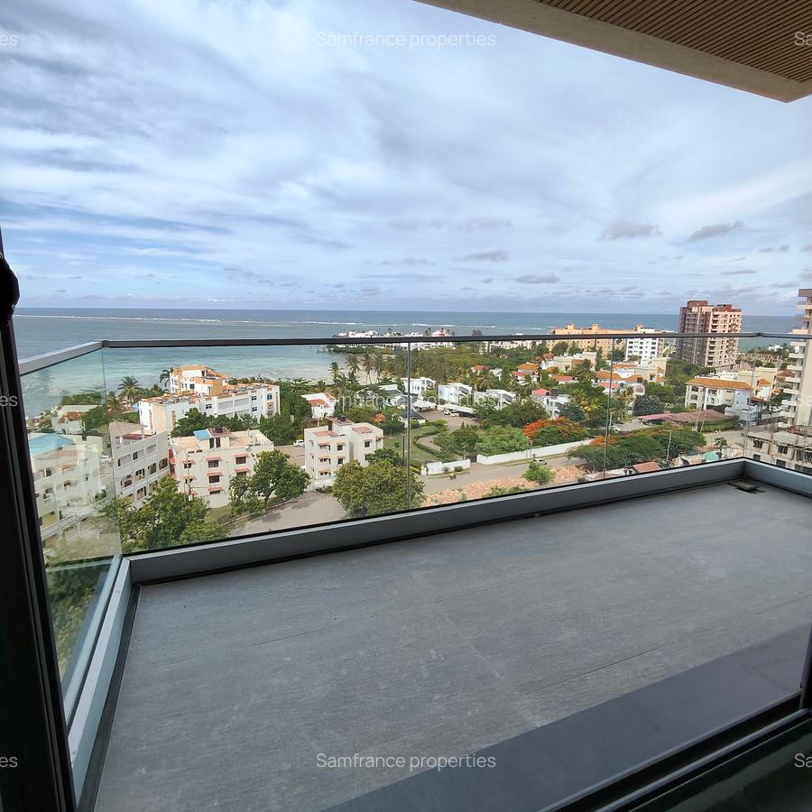 Serviced 3 Bed Apartment with En Suite at 5Th Avanue - 9