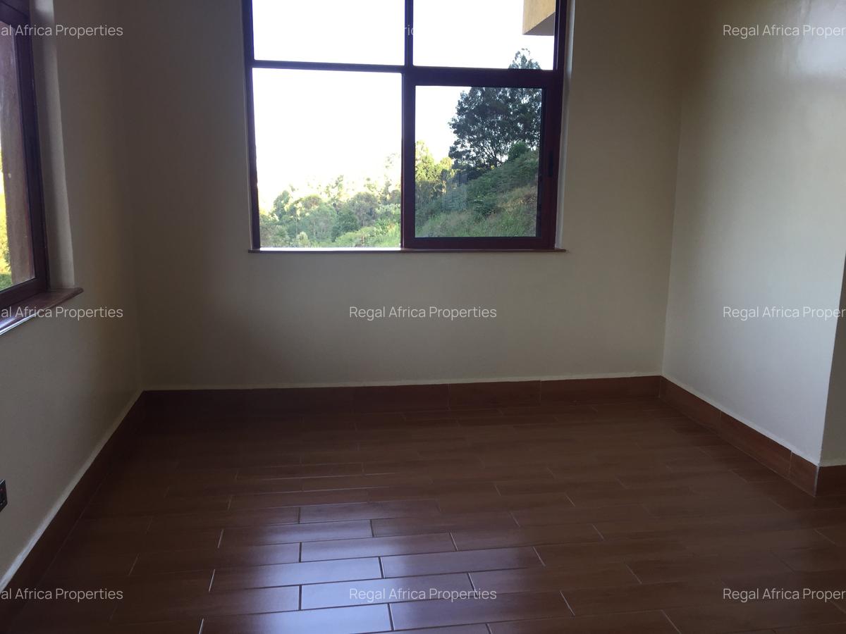 7 Bed House with En Suite in Redhill - 17