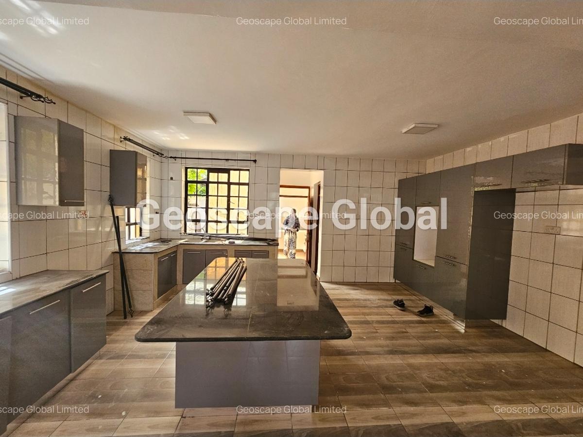 5 Bed Townhouse with En Suite in Kyuna - 11