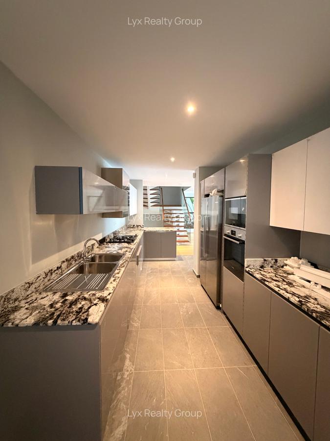 4 Bed Villa with En Suite in Spring Valley - 10