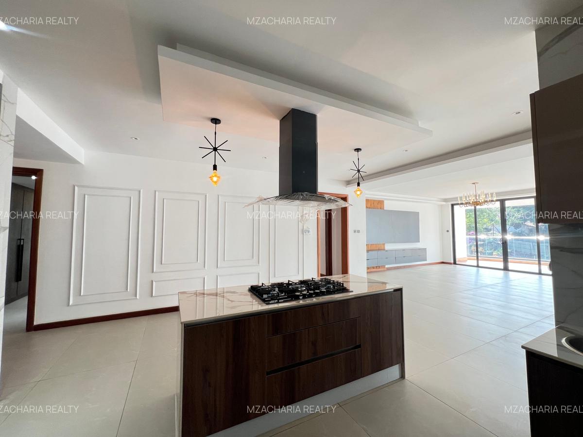 3 Bed Apartment with En Suite in Riverside - 2