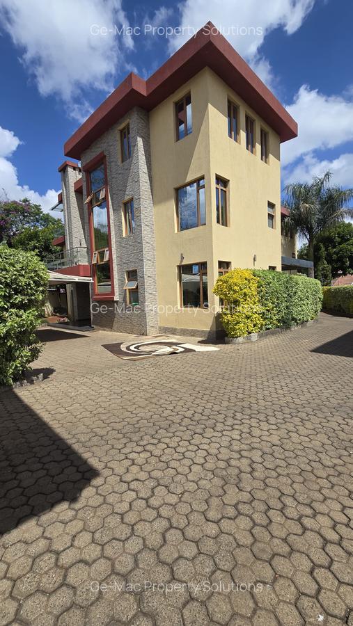 5 Bed Townhouse with En Suite in Lavington - 1
