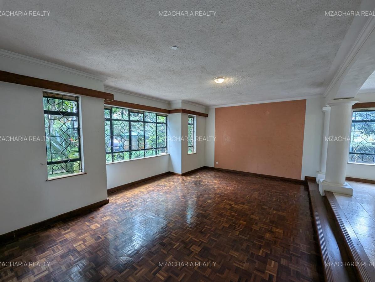 5 Bed House with En Suite in Brookside - 14