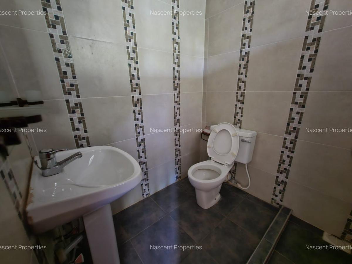 4 Bed House with En Suite in Runda - 16