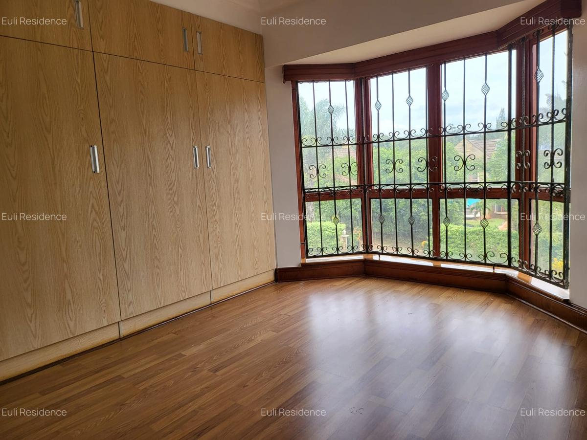 5 Bed Townhouse with En Suite at Runda Drive - 9