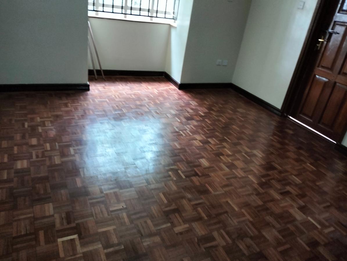 5 Bed Townhouse with En Suite in Lavington - 17