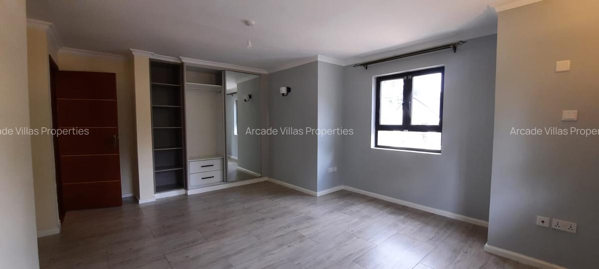 5 Bed Townhouse with En Suite in Lavington - 13