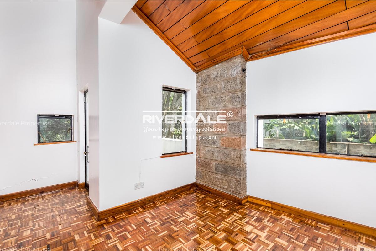 5 Bed House with En Suite in Runda - 17