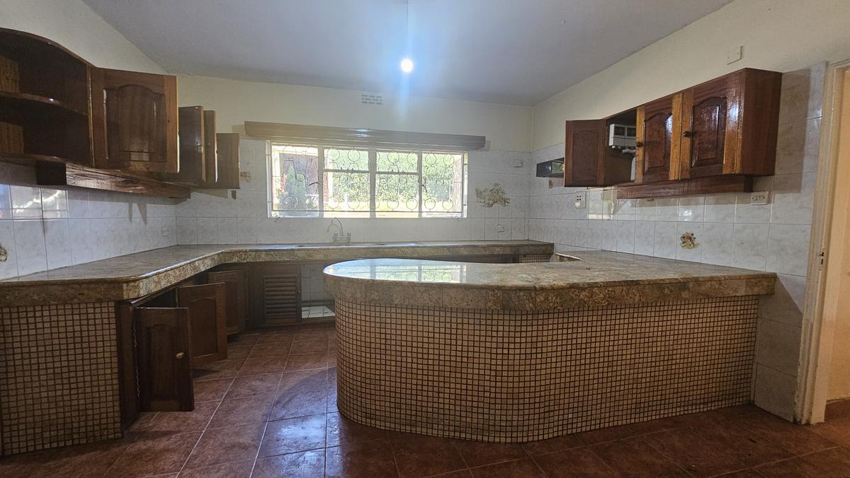 6 Bed House with En Suite at James Gichuru - 19