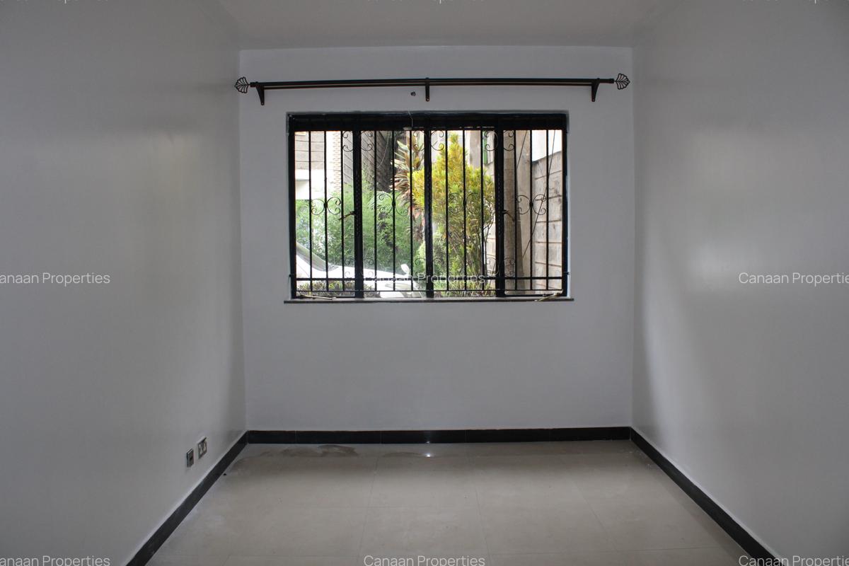 4 Bed Villa with En Suite in Westlands Area - 15