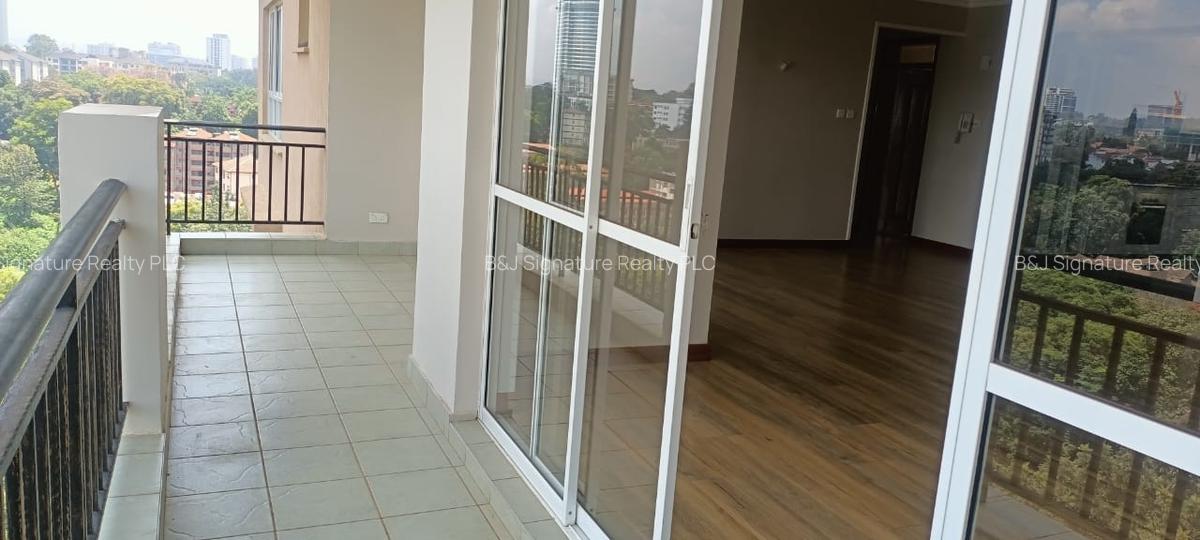 3 Bed Apartment with En Suite in Riverside - 3