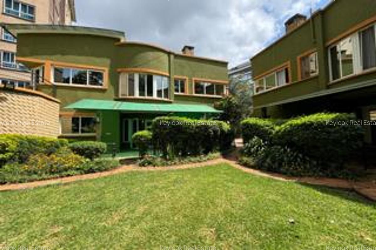 4 Bed Townhouse with En Suite at Riverside Drive - 1