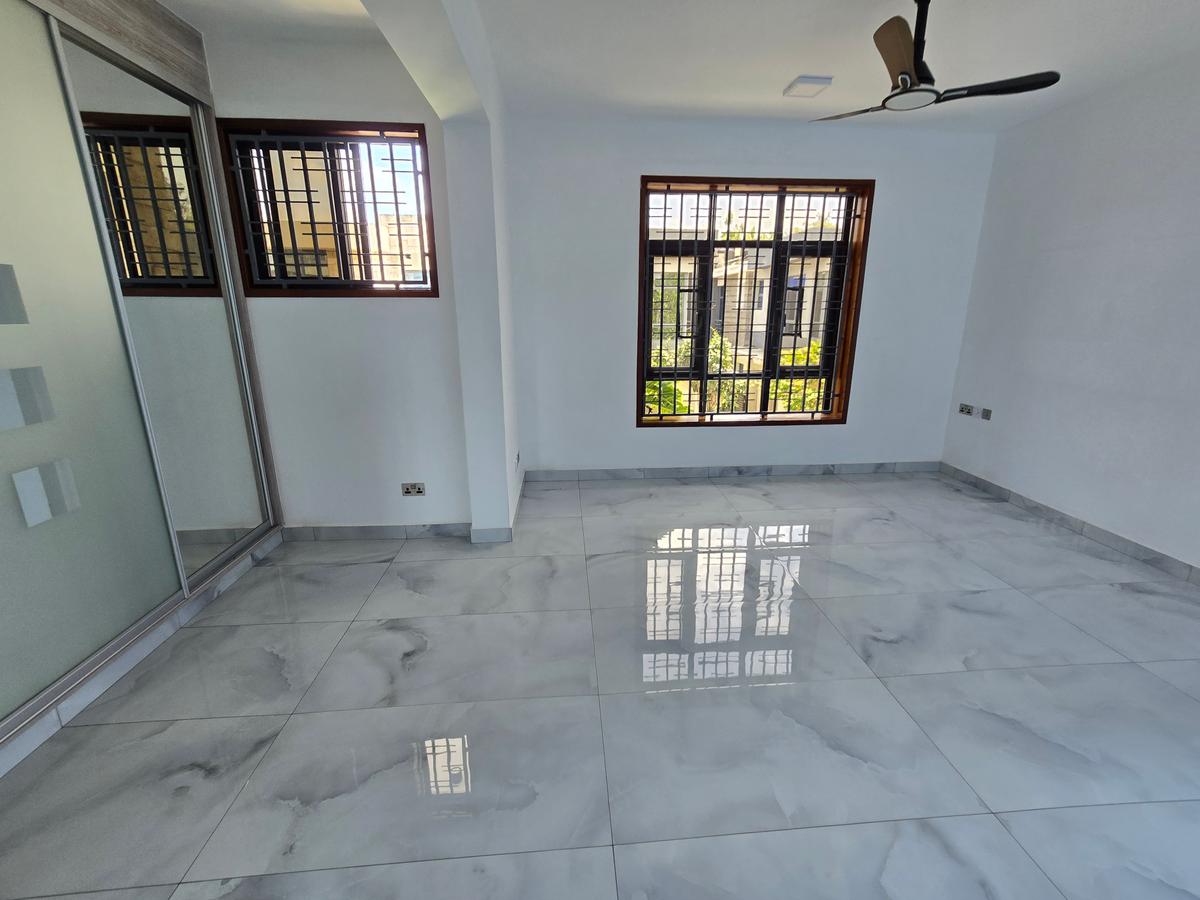 5 Bed Villa with En Suite in Nyali Area - 16