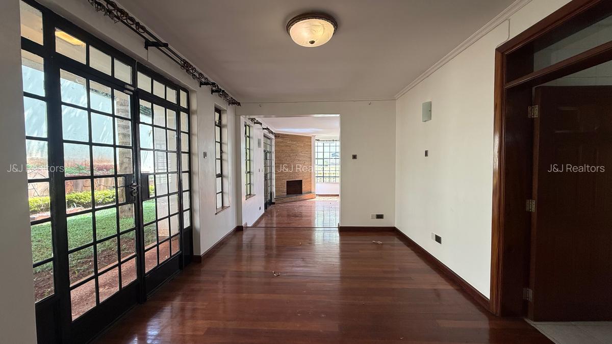 5 Bed Townhouse with En Suite in Lavington - 10
