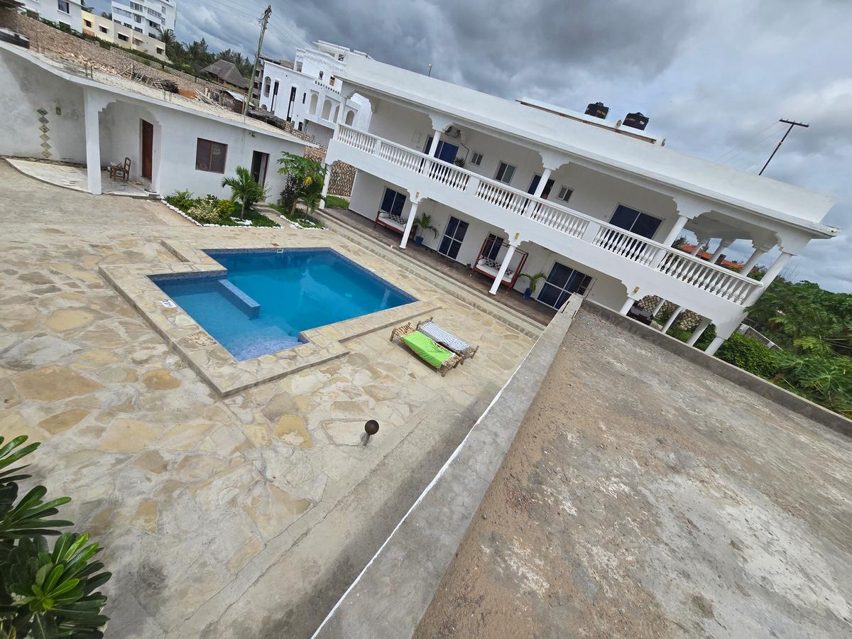 6 Bed House with En Suite in Watamu - 5