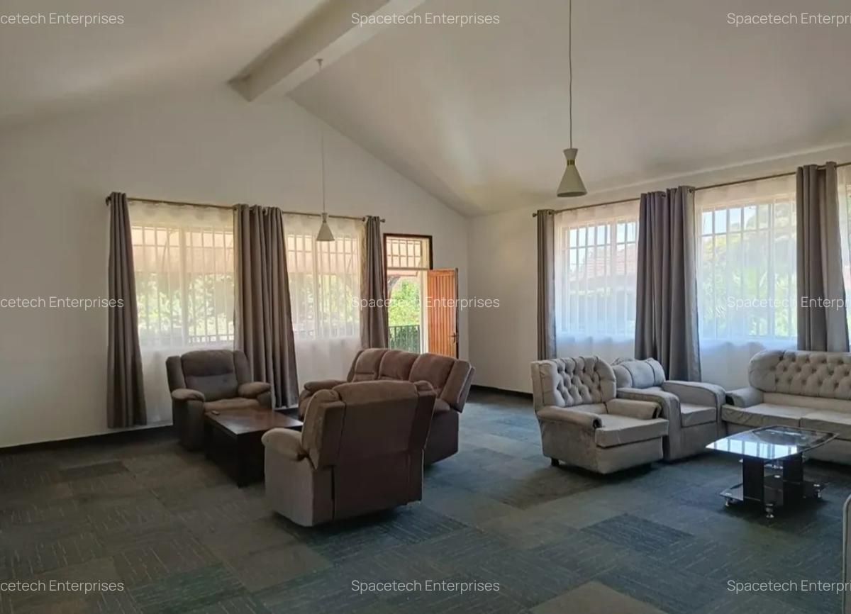 4 Bed House with En Suite in Nyari - 3