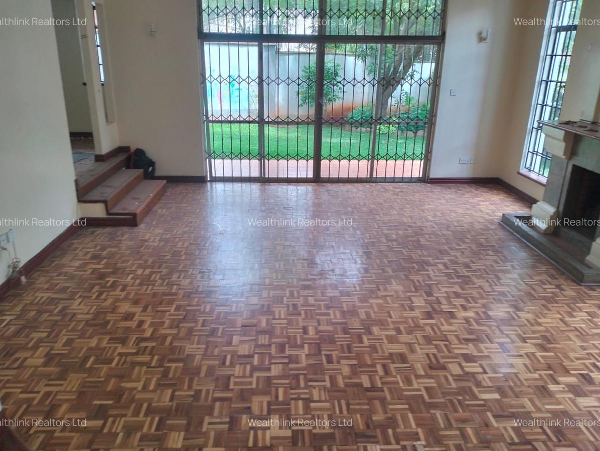 4 Bed Townhouse with En Suite at Lavington - 11