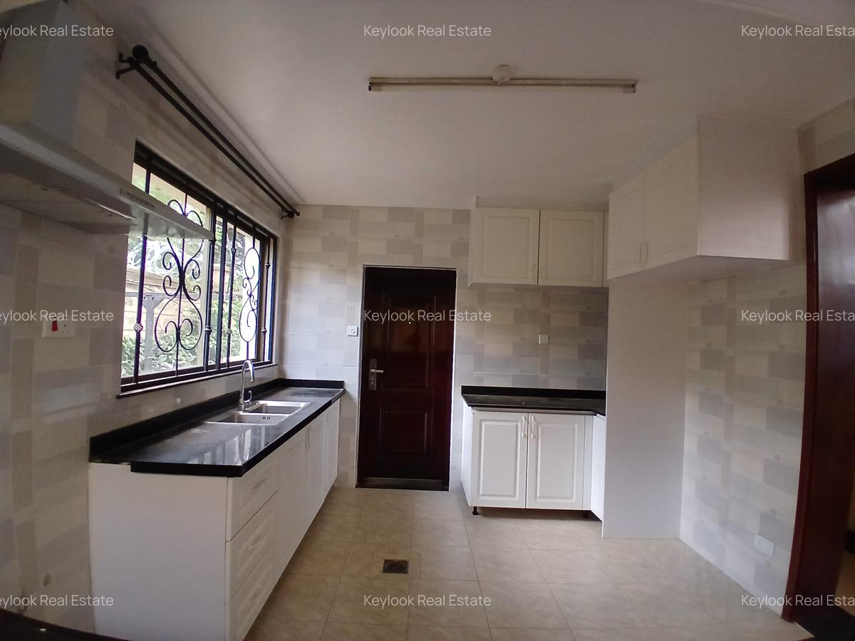 5 Bed Townhouse with En Suite at Lavington Green - 14