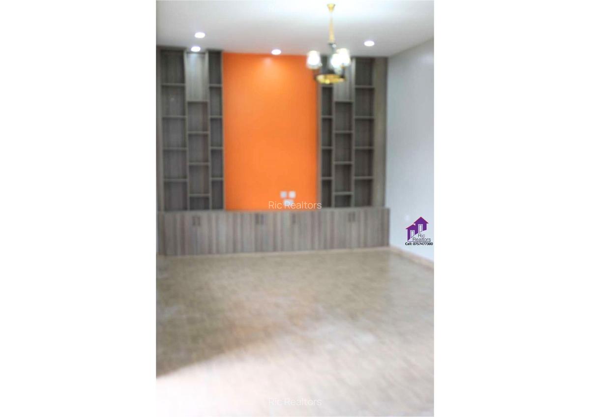 5 Bed Townhouse with En Suite at Rhino Park Road - 14