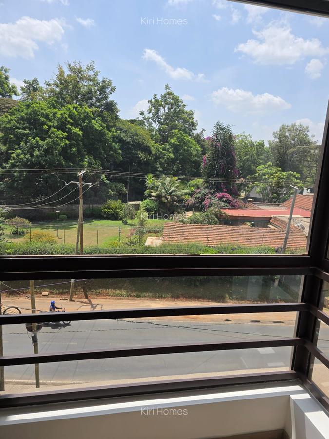 3 Bed Apartment with En Suite in Riverside - 5