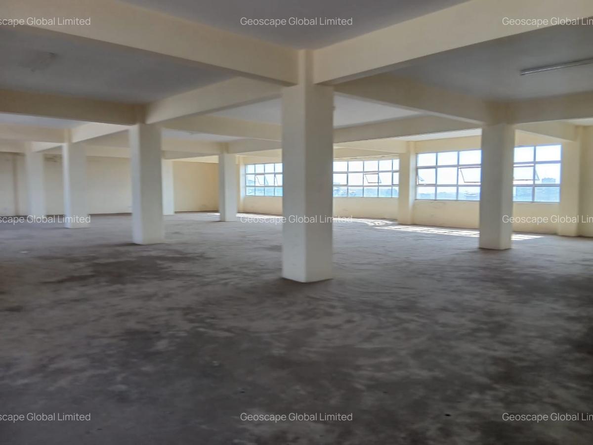 5,400 ft² Warehouse with Parking in Ruaraka - 2