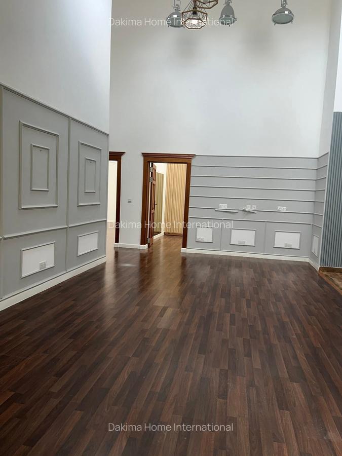 6 Bed House with En Suite in Runda - 14