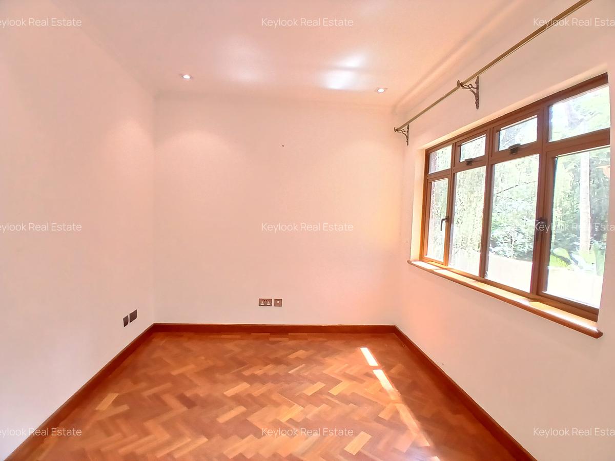 5 Bed Townhouse with En Suite at Lavington - 19