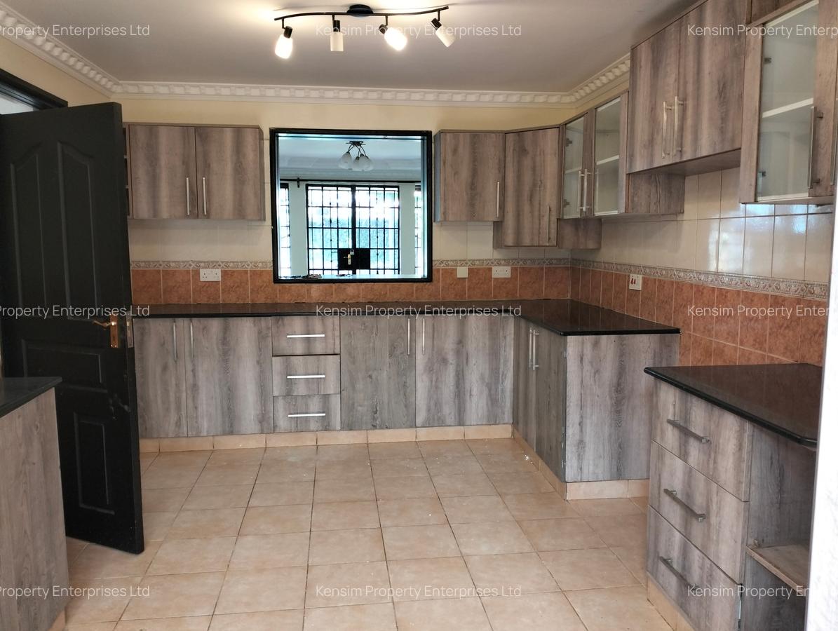 5 Bed Townhouse with En Suite in Lavington - 14