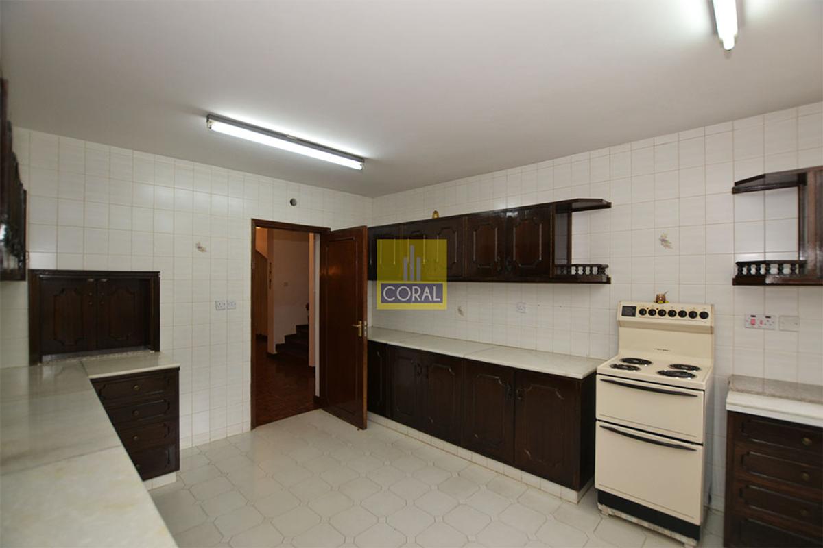 4 Bed Apartment with Parking in Westlands Area - 13