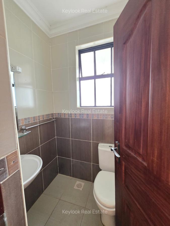 5 Bed Townhouse with En Suite at Othaya Road - 5