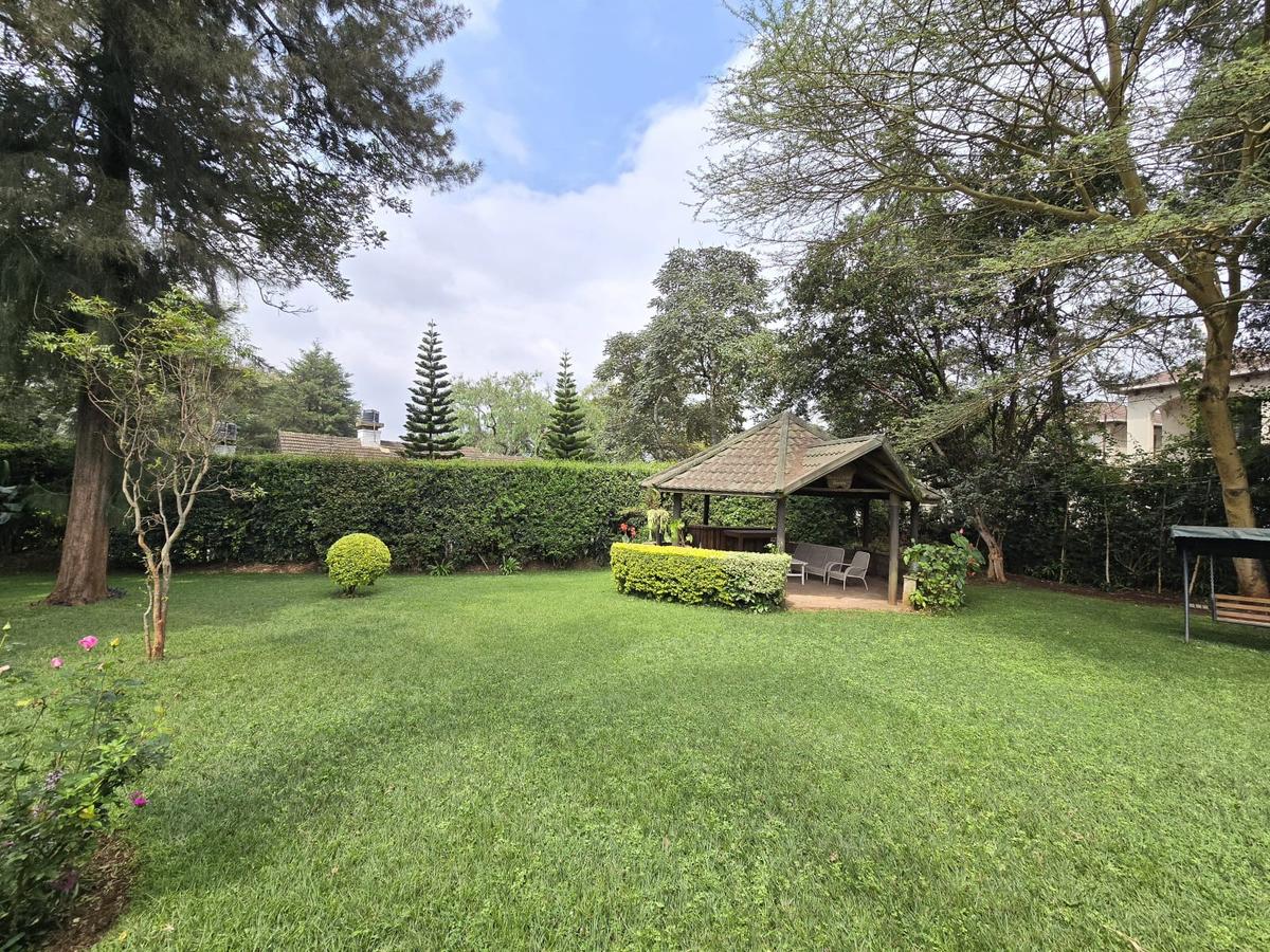 4 Bed House with En Suite at Lavington - 5